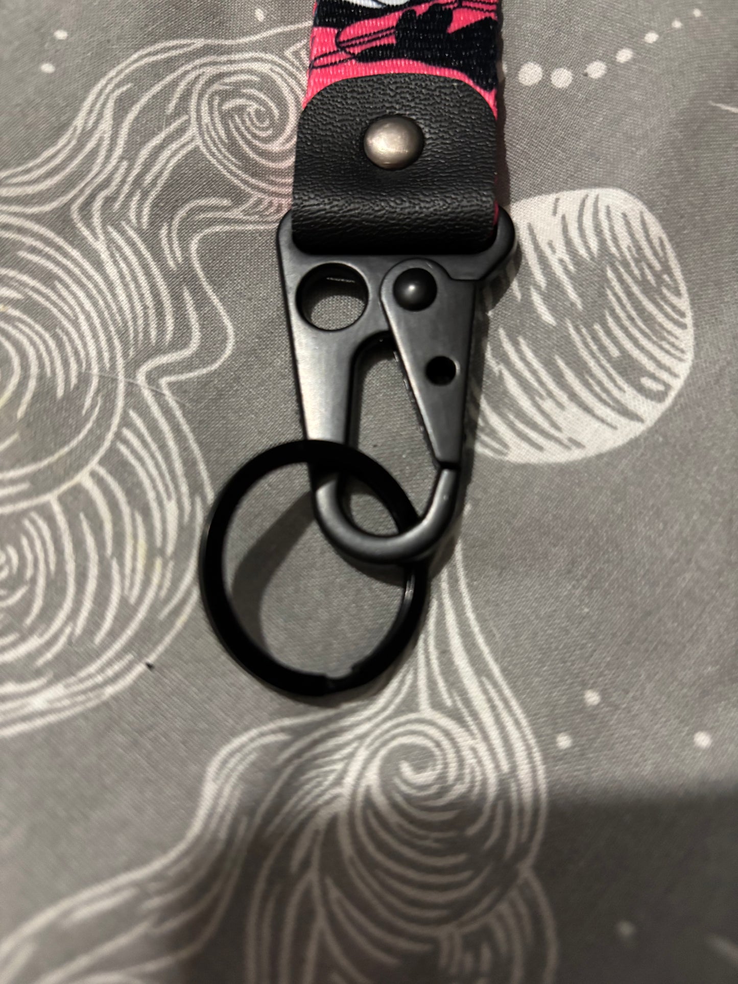 Metal clasp keychain