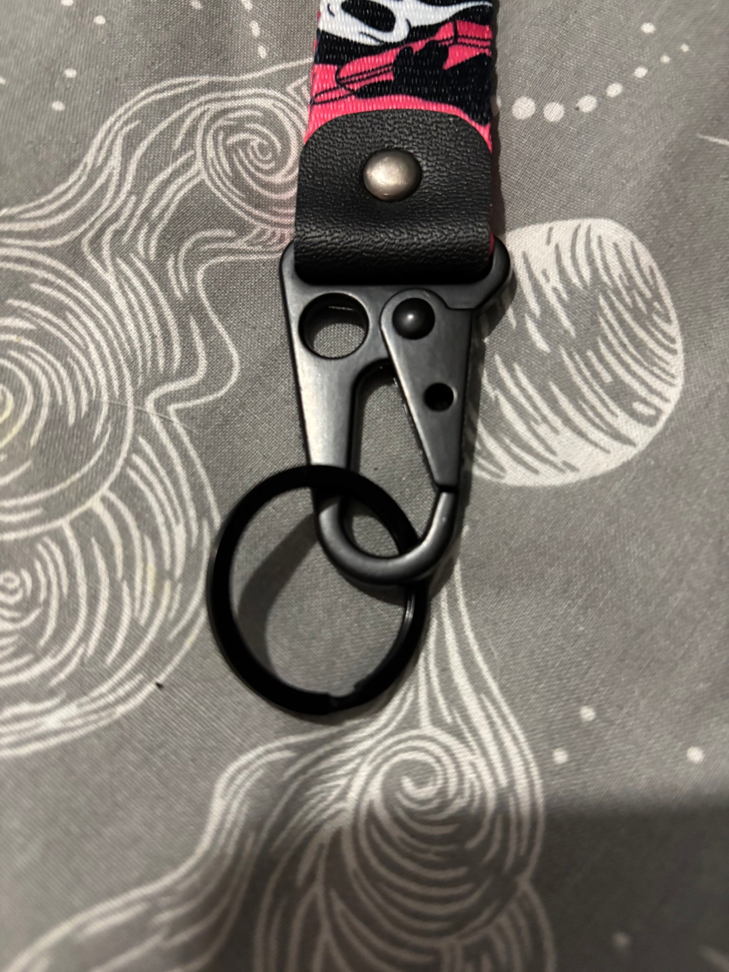 Metal clasp keychain